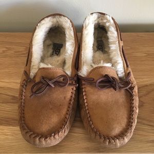 Ugg ‘Dakota’ slip-on shoes
